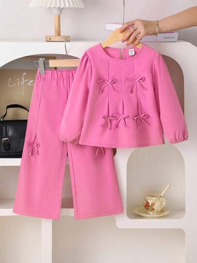 SHEIN Playful Pals مجموعة بدلة فتاة شابة مكونة من 2 قطعة، ملابس علوية مزين بفيونكة جميلة وبنطلون واسع الساق، مناسبة لفصلي الربيع والخريف