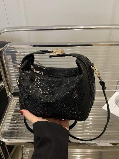 حقيبة يد نسائية فرنسية راقية مُنسوجة موديل 2025، حقيبة دمبلينج غربية، حقيبة نقل ذات ملمس متميز، حقيبة محمولة متعددة الاستخدامات