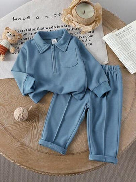 SHEIN ملابس كاجوال للأطفال الرضع، بألوان دافئة وأسلوب أنيق بسيط. مريحة وملائمة للمواسم الباردة قليلاً. ملابس علوية كم طويل مزودة بسوستة نصفية وياقة، تصميم سهل الارتداء؛ مقترنة بسروال طويل بخصر مرن، مظهر متناسق. مناسبة للتنزه والراحة والتمارين الخفيفة أو ا