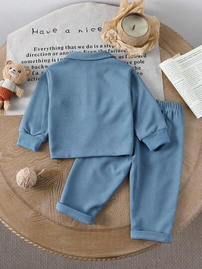 SHEIN ملابس كاجوال للأطفال الرضع، بألوان دافئة وأسلوب أنيق بسيط. مريحة وملائمة للمواسم الباردة قليلاً. ملابس علوية كم طويل مزودة بسوستة نصفية وياقة، تصميم سهل الارتداء؛ مقترنة بسروال طويل بخصر مرن، مظهر متناسق. مناسبة للتنزه والراحة والتمارين الخفيفة أو ا