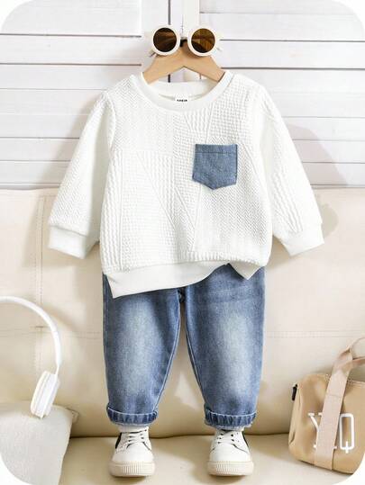 SHEIN مجموعة ملابس 2 قطعة للأطفال الرضع، بنطلون جينز أزرق وبلوزة بيضاء كاجوال، ملابس أطفال مشتركة للجنسين مناسبة للخريف والشتاء