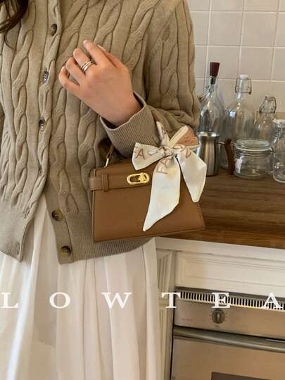 low tea حقيبة يد نسائية بملمس الليتشي الصيفي الجديد، حقيبة كروس بودي بسيطة بسير كتف قابل للتعديل، حقيبة كتف عالية الجودة بلون أحادي مزينة بمعدن