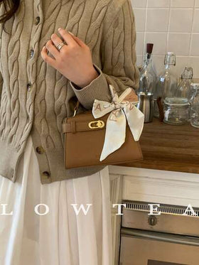 low tea حقيبة يد نسائية بملمس الليتشي الصيفي الجديد، حقيبة كروس بودي بسيطة بسير كتف قابل للتعديل، حقيبة كتف عالية الجودة بلون أحادي مزينة بمعدن