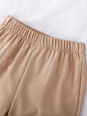 SHEIN Playful Pals طقم طفل ولد، ملابس علوية بولو طويلة الأكمام مريحة مصنوعة من الأكريليك 2 في 1 مع بنطلون كاجوال فضفاض بخصر مطاطي، تصميم أنيق ومناسب للمناسبات الخريفية مثل العطلات والخروجات اليومية وما إلى ذلك.