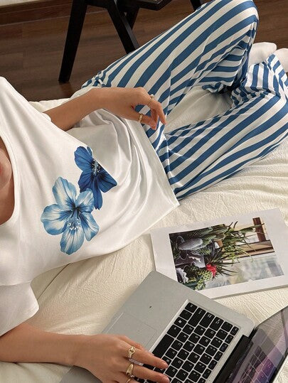 SHEIN مجموعة بيجامة قصيرة الأكمام كاجوال للنساء بطبعات زهرية وخطوط، بنطلون بيجامة مخطط للنساء، مجموعات بيجامة للنساء، بنطلونات مجموعات استرخاء صيفية للنساء، مجموعات بيجامة زهرية للنساء، مجموعات بيجامة صيفية للنساء