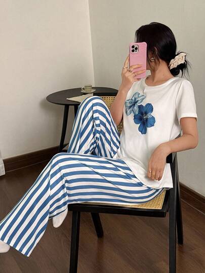 SHEIN مجموعة بيجامة قصيرة الأكمام كاجوال للنساء بطبعات زهرية وخطوط، بنطلون بيجامة مخطط للنساء، مجموعات بيجامة للنساء، بنطلونات مجموعات استرخاء صيفية للنساء، مجموعات بيجامة زهرية للنساء، مجموعات بيجامة صيفية للنساء