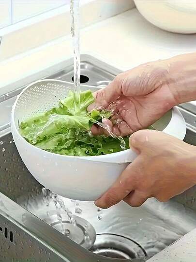 1 قطعة غسالة أرز للمطبخ، منخل، حوض غسيل بلاستيكي، غسالة أرز متعددة الوظائف، منخل أرز، سلة تصريف بلاستيكية، سلة تنظيف خضروات وفواكه منزلية، تصميم مثقب، تصريف فعال، أداة مطبخ متينة. مناسبة لغسل وتصريف الخضروات والفواكه والأرز.