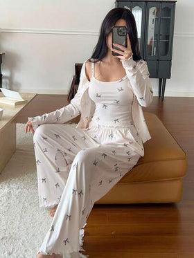 DAZY مجموعة بيجامة للنساء تتكون من 3 قطع: توب كامي مطبوع بالفيونكة، بنطلون، وتوب أكمام طويلة بأزرار، ملابس خريف وشتاء رمضان