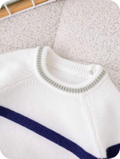 SHEIN كنزة صوفية كاجوال مريحة متعددة الاستخدامات للأولاد الصغار، ذات تصميم مخطط ملون فضفاض مرن، مناسبة للخريف والشتاء، مثالية لموسم العودة إلى المدرسة والتخرج