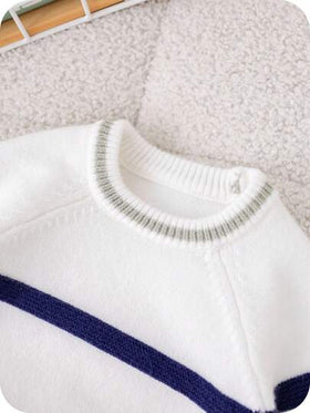 SHEIN كنزة صوفية كاجوال مريحة متعددة الاستخدامات للأولاد الصغار، ذات تصميم مخطط ملون فضفاض مرن، مناسبة للخريف والشتاء، مثالية لموسم العودة إلى المدرسة والتخرج