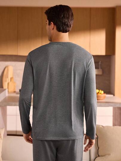 Manfinity Underwear&Sleepwear Basics ملابس علوية رجالي بياقة مستديرة مطبوع عليه حرف، قطني مريح وقابل للتنفس، ملابس منزلية مناسبة للخريف والشتاء
