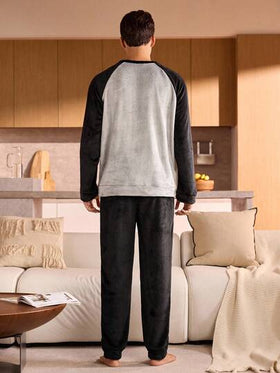 Manfinity Underwear&Sleepwear Basics بيجامة رجالية مجموعة سروال وبلوزة طويلة الأكمام، بتصميم لحمة الألوان والقطع المتباينة، دافئة ومريحة للخريف والشتاء