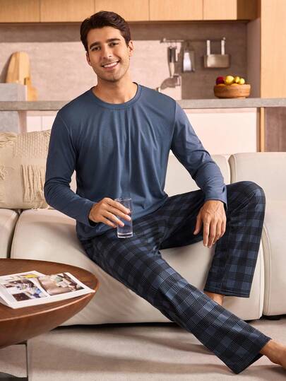 Manfinity Underwear&Sleepwear Basics بيجامة رجالية من قطعتين، تتكون من ملابس علوية بياقة طاقم وأكمام طويلة بلون سادة وبنطلون مربعات، ملابس نوم وارتداء المنزل للرجال في فصلي الخريف والشتاء