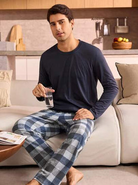 Manfinity Underwear&Sleepwear Basics بدلة نوم رجالية من قطعتين، ملابس علوية بياقة طاقم بأكمام طويلة وبنطال مربعات، ملابس شتوية للرجال مجموعة ملابس منزلية