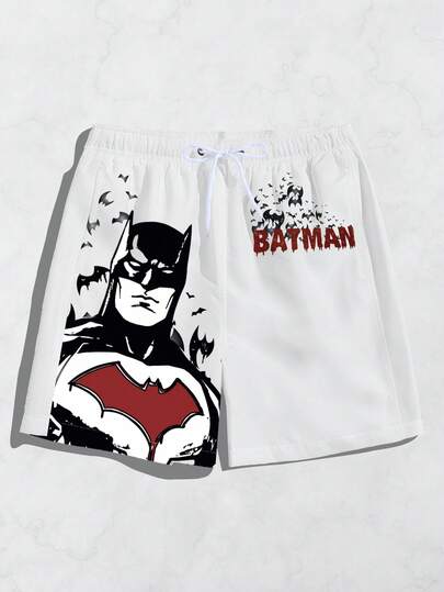 Batman X Manfinity Surfspeed شورت كاجوال للرجال بخصر رباط مزين برسومات أرقام وحروف، صيفي