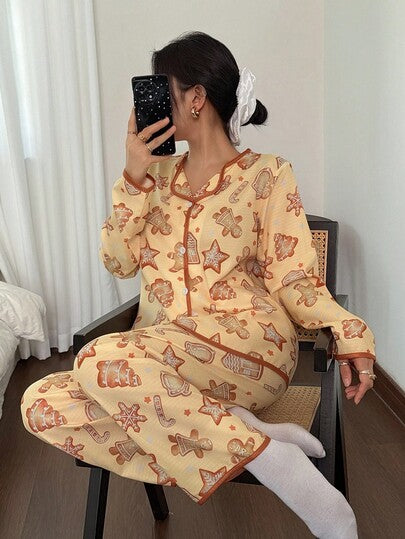 SHEIN طقم بيجامة نسائية كاجوال بسروال وبلوزة كم طويل مطبوع عليها رسومات عيد الميلاد مثل رجل زنجبيل والثلج، ملابس خريف وشتاء