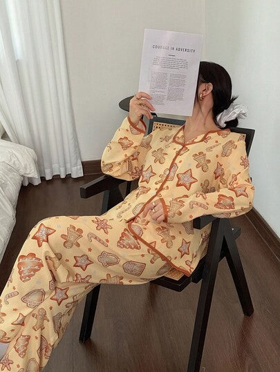 SHEIN طقم بيجامة نسائية كاجوال بسروال وبلوزة كم طويل مطبوع عليها رسومات عيد الميلاد مثل رجل زنجبيل والثلج، ملابس خريف وشتاء