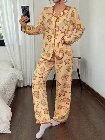 SHEIN طقم بيجامة نسائية كاجوال بسروال وبلوزة كم طويل مطبوع عليها رسومات عيد الميلاد مثل رجل زنجبيل والثلج، ملابس خريف وشتاء