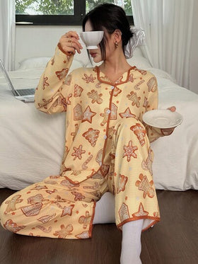 SHEIN طقم بيجامة نسائية كاجوال بسروال وبلوزة كم طويل مطبوع عليها رسومات عيد الميلاد مثل رجل زنجبيل والثلج، ملابس خريف وشتاء