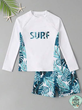 بدلة سباحة للأولاد المراهقين مكونة من قميص رياضي بأكمام طويلة مطبوع بشعار "SURF" وشورت سباحة مطبوع بأوراق نباتية استوائية، مجموعة ملابس سباحة للأولاد المراهقين (8-14 سنة) للشاطئ والسباحة، مجفف سريع وحماية من الأشعة فوق البنفسجية 50+