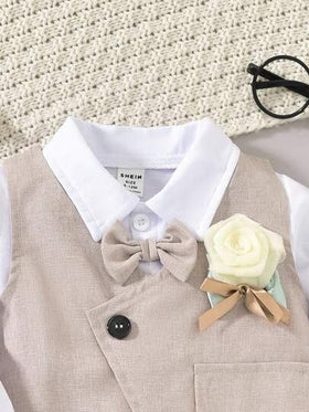 SHEIN 3 قطع طقم ملابس للطفل الصبي الرضيع بطراز السيد الأنيق، ملابس علوية رومبير أبيض بأكمام طويلة، سترة وبنطال رمادي بيج، ملابس كلاسيكية مريحة وأنيقة بطراز بريطاني، مناسبة للاستخدام في الداخل والخارج واليومي والرياضي والحفلات والتصوير الفوتوغرافي والأعياد