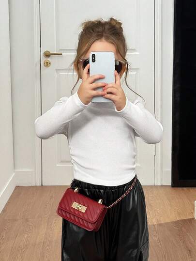 SHEIN بلوزة بياقة مستديرة مجعدة للفتيات الصغيرات، لون أساسي أبيض، مناسبة للارتداء اليومي والكاجوال في فصلي الخريف والشتاء، أساسية، مناسبة للكريسماس، للأم والابنة والأخوات المتطابقة