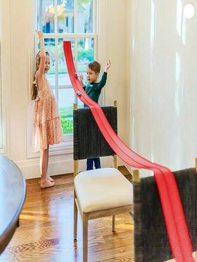 مسار سباق دوار 360 درجة باللونين الأزرق والأحمر، مزود بمدخل بطول 15 قدم ورامبات سباق مرنة، يزرع الذكاء والقدرة اليدوية، يثري الخيال، مناسب للأطفال من عمر 3 سنوات فما فوق. يتضمن مسار بمصاصات وسيارات سباق من السبائك المعدنية، متوافق مع سيارات نموذجية بمقياس