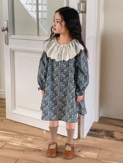 Dazy Kids فستان فضفاض بأكمام طويلة وتنورة مكشكشة مزين بطبعة زهرية وفيونكة للفتيات الصغيرات