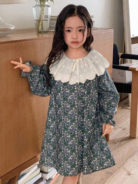 Dazy Kids فستان فضفاض بأكمام طويلة وتنورة مكشكشة مزين بطبعة زهرية وفيونكة للفتيات الصغيرات