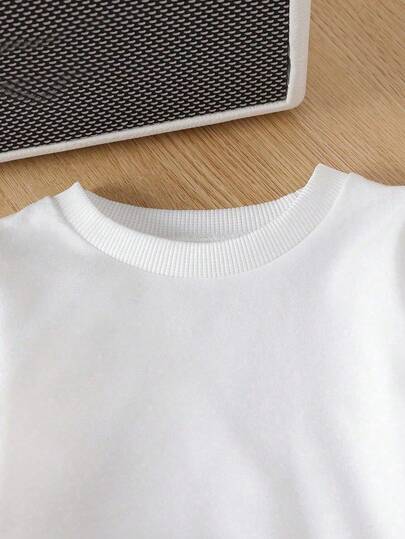 SHEIN طقم بنطال جينز كاجوال وبلوزة طويلة الأكمام بياقة دائرية للأطفال الصبيان