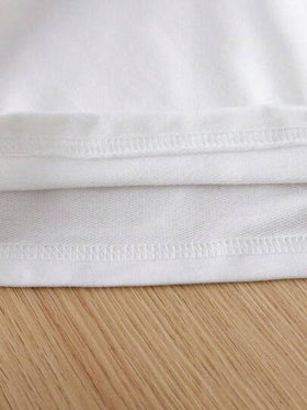 SHEIN طقم بنطال جينز كاجوال وبلوزة طويلة الأكمام بياقة دائرية للأطفال الصبيان