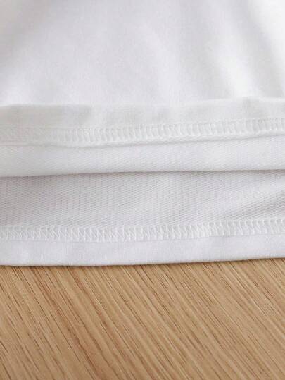 SHEIN طقم بنطال جينز كاجوال وبلوزة طويلة الأكمام بياقة دائرية للأطفال الصبيان