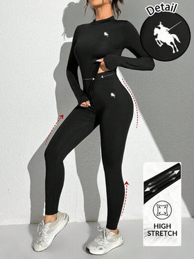 SHEIN Essnce مجموعة طبقة أساسية بطبعة شعار عملة وحصان أبيض طويلة الأكمام ضيقة بتصميم بسيط عصري مناسبة للخريف/الشتاء قطعتان