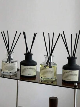 1 طقم (1 زجاجة زيت عطري + 4 قطع عصي موزع) موزع عطر منزلي بدون لهب لرائحة دائمة، مناسب لغرفة النوم والحمام وغرفة المعيشة وغيرها