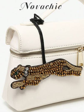 1 قطعة تميمة حيوان نمر الصحراء المصنوعة يدويًا بالخرز، مناسبة لتزيين مختلف الحقائب (التميمة فقط، لا يتضمن الحقيبة)