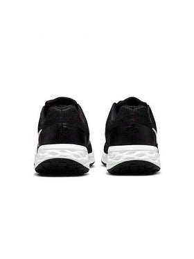 Nike حذاء الجري الخفيف الوزن للرجال من نايك موديل REVOLUTION 6، مع نعل رغوي خفيف الوزن، مريح وعصري باللون الأسود والأبيض، مناسب للاستخدام اليومي والرياضة، أساسيات الرياضة DC3728-003