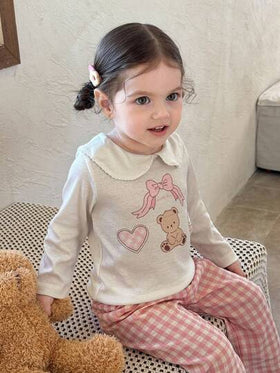 SHEIN طقم ملابس للأطفال الرضع والصغار من عمر 0-3 سنوات، يتكون من ملابس علوية كم طويل مطبوعة بالدب والفيونكة + بنطلون برتقالي مربعات فضفاض، 2 قطعة، خريفي