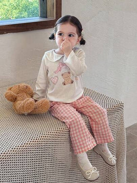 SHEIN طقم ملابس للأطفال الرضع والصغار من عمر 0-3 سنوات، يتكون من ملابس علوية كم طويل مطبوعة بالدب والفيونكة + بنطلون برتقالي مربعات فضفاض، 2 قطعة، خريفي
