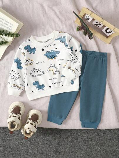 SHEIN Playful Pals مجموعة ملابس علوية بياقة مستديرة بطبعة ديناصور وبنطلون أخضر سادة مناسبة للأطفال الصبية، مناسبة للعب في الخارج والملابس الكاجوال والرياضية، للربيع والخريف