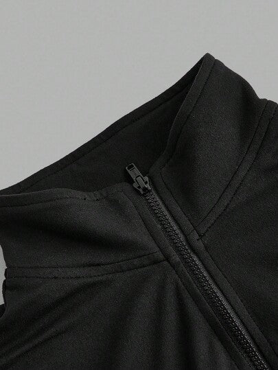 SHEIN EZwear قطعتان من ملابس اليوغا والياقة البدنية المرنة المصممة بشكل مثالي باللونين الأبيض والأسود، تي شيرت بأكمام طويلة مزين بطباعة حرفية أنيقة مناسبة للخريف والشتاء