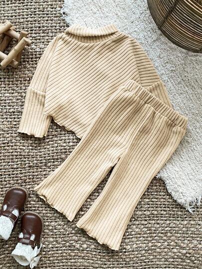 SHEIN طقم ملابس رسمية عصرية للأطفال الرضع والصغار من 0-3 سنوات، ملابس علوية بياقة عالية وأكمام طويلة وسروال واسع السفل مصنوع من المحبوك ، ملابس خريفية/شتوية للأطفال ، اللون الخاكي