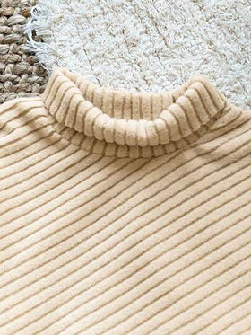 SHEIN طقم ملابس رسمية عصرية للأطفال الرضع والصغار من 0-3 سنوات، ملابس علوية بياقة عالية وأكمام طويلة وسروال واسع السفل مصنوع من المحبوك ، ملابس خريفية/شتوية للأطفال ، اللون الخاكي