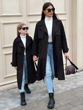 SHEIN Serisse Kids معطف طويل فضفاض مزين بوشاح وجيب وربطة عنق للفتيات المراهقات، بأسلوب عسكري كاجوال، مناسب للتنقل والأنشطة الخارجية، للعودة إلى المدرسة، ملابس متطابقة للأم والابنة