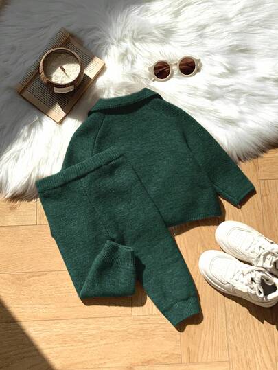 SHEIN مجموعة كنزة صوفية وبنطلون بأكمام طويلة ذات لون أحادي للأطفال الصغار، مناسبة للخريف والشتاء، قطعتان