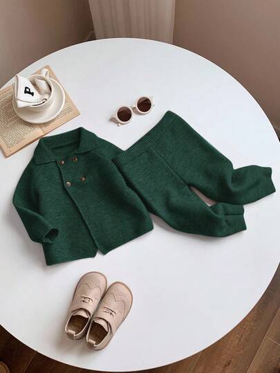 SHEIN مجموعة كنزة صوفية وبنطلون بأكمام طويلة ذات لون أحادي للأطفال الصغار، مناسبة للخريف والشتاء، قطعتان