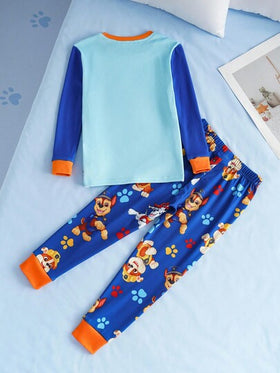 SHEIN | PAW Patrol مجموعة بيجاما مريحة مكونة من قميص بياقة دائرية وأكمام طويلة مطبوع عليه صور كلاب وبنطلون، مناسبة للأولاد الصغار، قطعتان