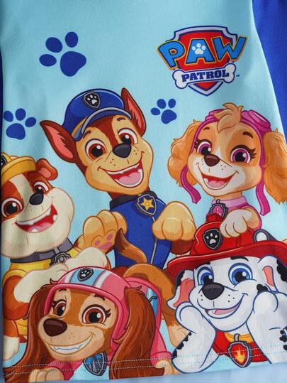SHEIN | PAW Patrol مجموعة بيجاما مريحة مكونة من قميص بياقة دائرية وأكمام طويلة مطبوع عليه صور كلاب وبنطلون، مناسبة للأولاد الصغار، قطعتان