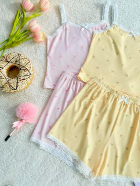 SHEIN 4 قطع طقم بيجامة مكون من سروال قصير وكامي مزين بالدانتيل والطباعة بالفراشات، للبنات الكبيرات