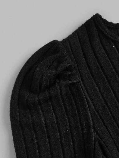 SHEIN فستان بناتي ماكسي أنيق بأكمام منفوخة مطبوع بزهور على خلفية لون أسود، تفاصيل ربطة الخلف وأكمام كبيرة الحجم، فستان بناتي فاخر وعتيق