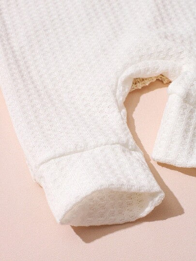 SHEIN طقم ملابس تصوير حديثي الولادة للأولاد والبنات، جمبسوت مطرزة بكلمة "مرحبا" وقبعة، مجموعة من قطعتين، إكسسوارات استوديو التصوير للأطفال حديثي الولادة لشهر واحد وحتى 100 يوم، للاستخدام في فصلي الخريف والشتاء